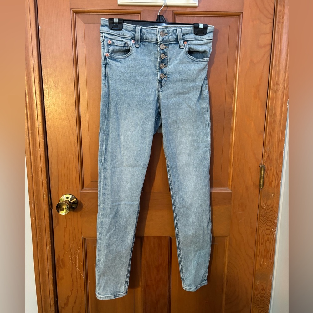 GAP size 4 light wash high rise skinny jeggings with button fly